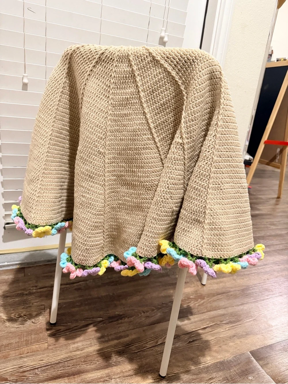 Handmade Round Crochet Blanket with Floral Edge - Mauve and Pastel Flowers